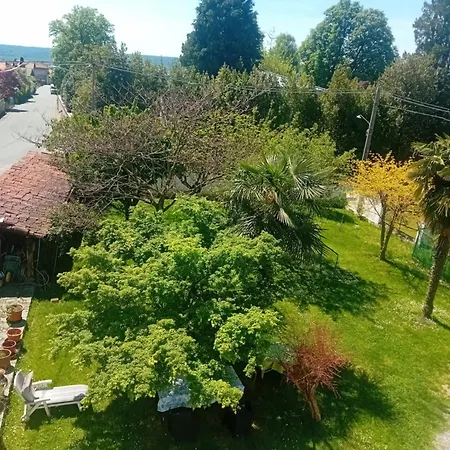 Grazioso Con Vista Giardino E Parcheggio * بييلا